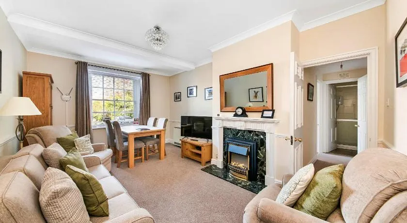 Finest Retreats - Kilburn Hall Apt - Image 1