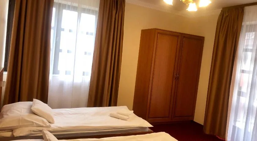 Karikas Hotel - Image 1