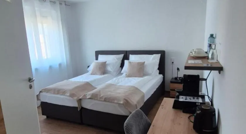 Apartments Seibel Doppel-Zweibettzimmer 1 mit Bad - Image 1