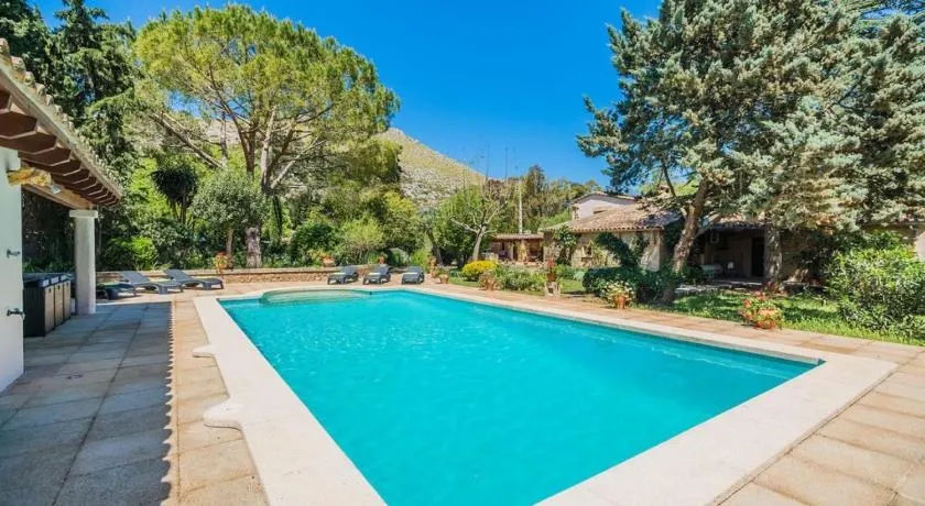 Villa avec barbecue, piscine et jardin | Vue montagne - Image 1