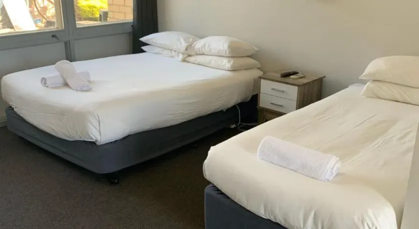 HOPETOUN COMMUNITY HOTEL MOTEL - Image 1