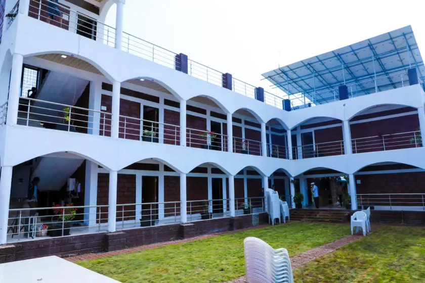 OYO 84133 Red Palace Holiday Resort - Image 1