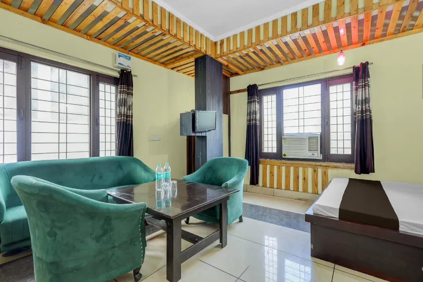 The Royal Aman Hotel O and Restaurant - Image 1