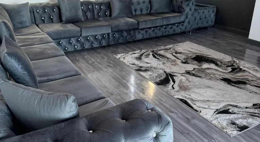 Waterfront luxury apartment - Image 1