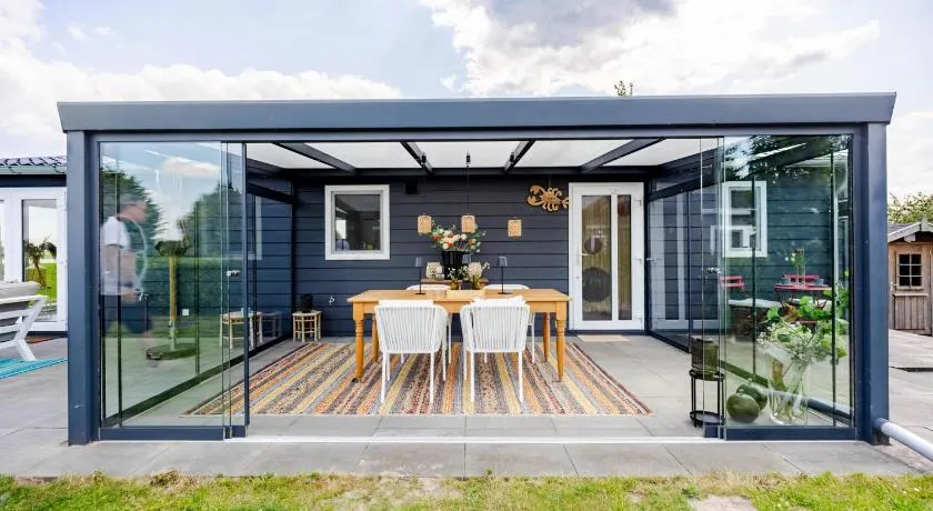 Strandperle Lathum Ferienhaus in Premium Lage am See für Urlaub und Workation mit Hundestrand - Image 1