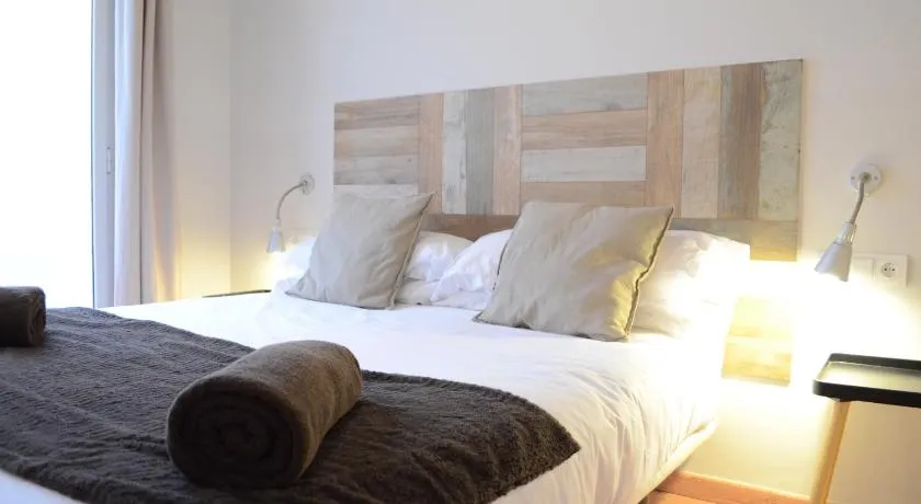 Poble Sec Apartments - Image 1