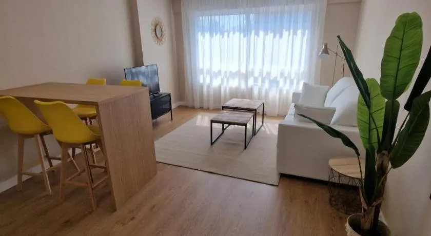 Apartamentos Turísticos MENCÍA - Image 1