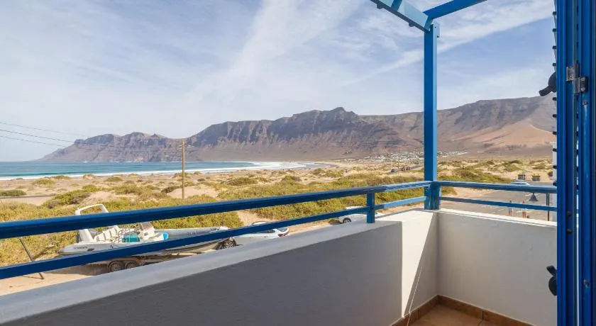Casa Joral, para surfear en Famara - Image 1