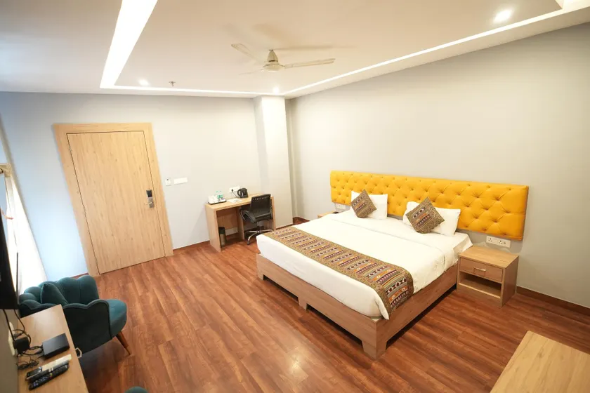 Hotel sds grand - Image 1
