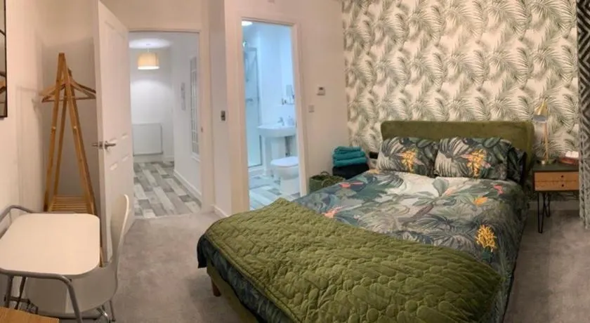 Peterborough City Center Near Healthcare Center One Bed apartment With Free Private Parking Contractors Locum Staff welcome - Image 1