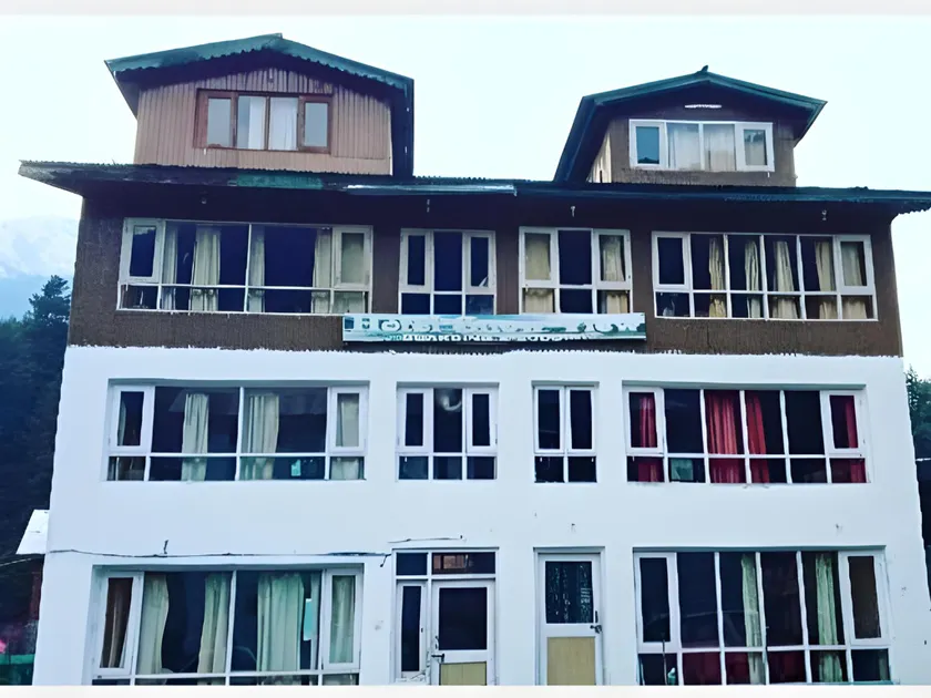 New snow view resort pahalgam - Image 1