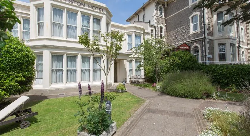Lauriston Hotel - Image 1