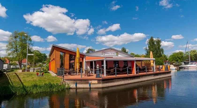Gasthaus & Herberge Am Hafen Neukalen - Image 1