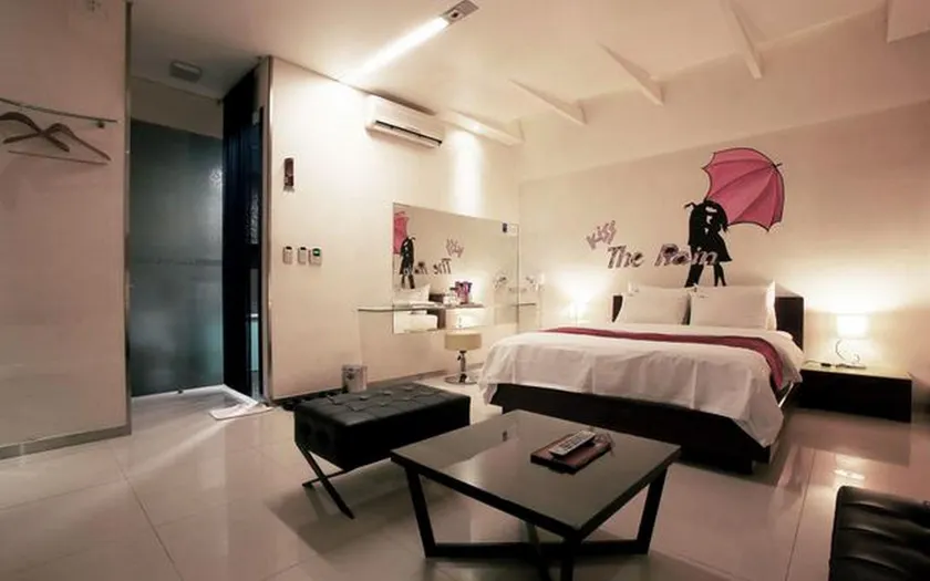 Suyu Solid Hotel - Image 1