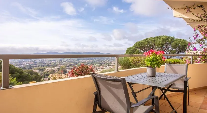 Appartement 'Le Mas Berliat N°7' avec vue sur la mer, jardin partagé et Wi-Fi - Image 1