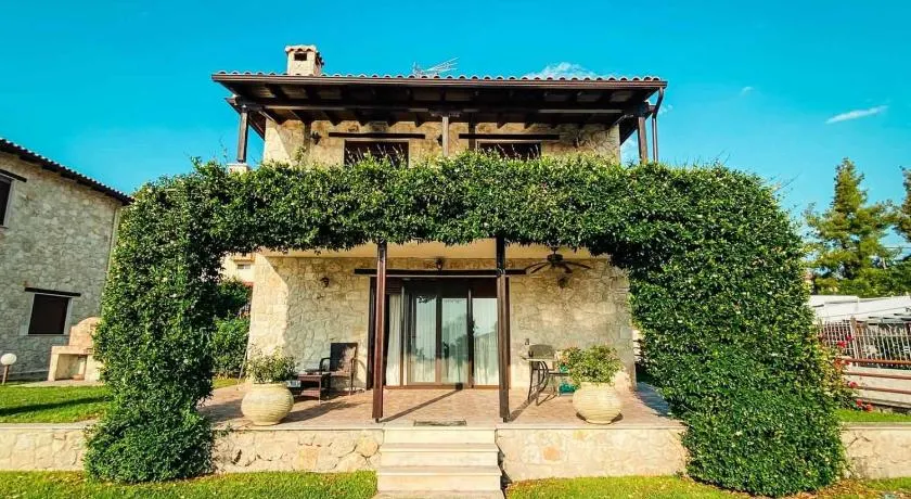Daphne Villas - Image 1