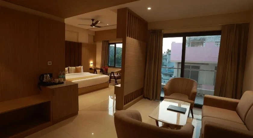 Hotel Taviral Regency - Image 1