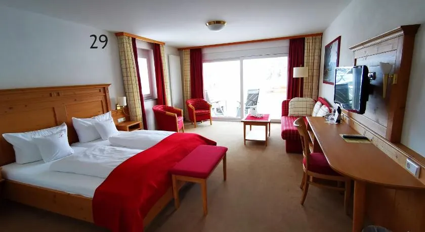 Wander- & Wellnesshotel Nägele - Image 1