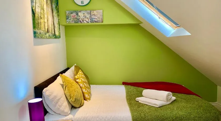 1 Bedroom Apartment, Reception ,Kitchenette, Private Bathroom - Image 1