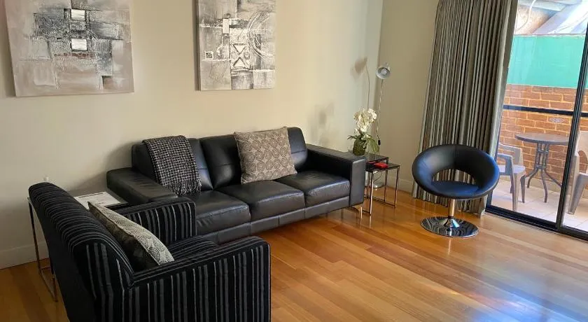 Parklane Apartments - Image 1