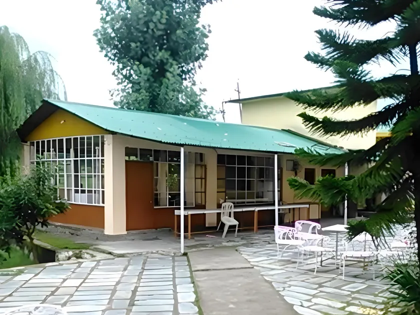 Pops Resort - Image 1