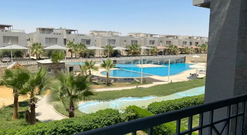 Einbay pool view appartement - Image 1