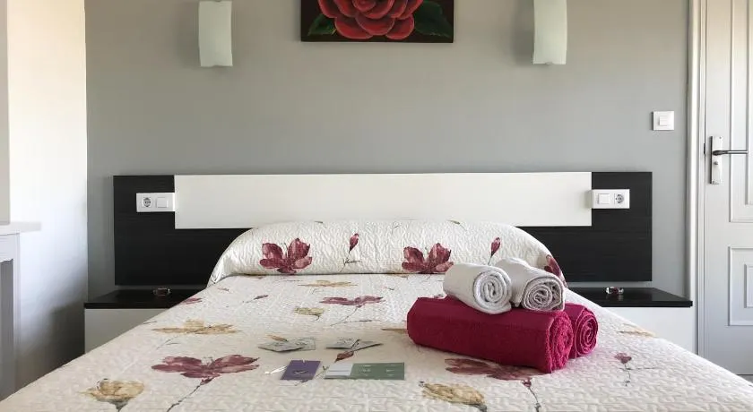 Dukes Habitaciones - Image 1