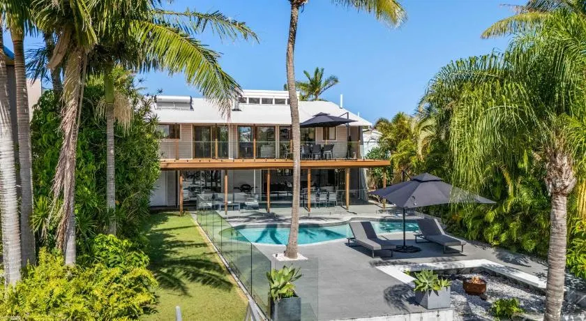 Luxe Waterfront Home - Pool, Pontoon w Deep Water Ocean Access - Image 1