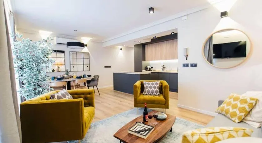 Modern attractive- 2Bd 2Bth- centric - Image 1