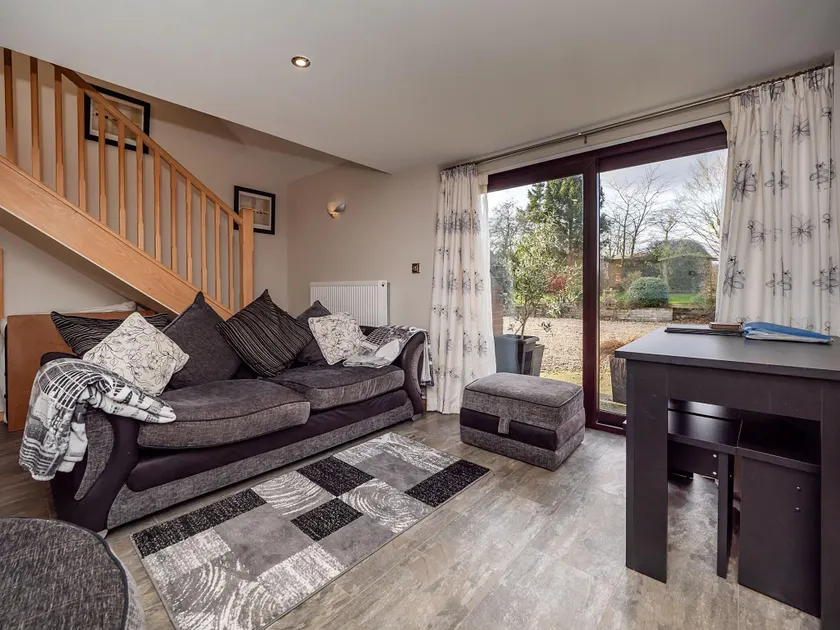 Cottage in Norfolk near River Yare - Image 1
