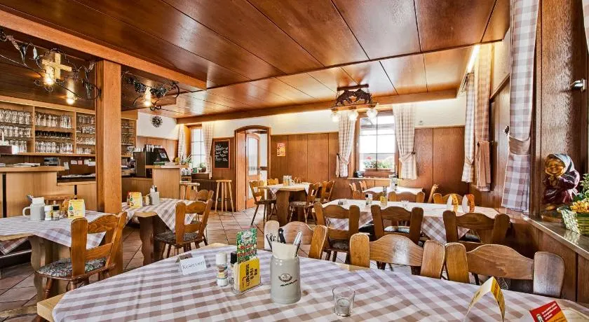 Landgasthaus Kreuz beim Tom - Image 1