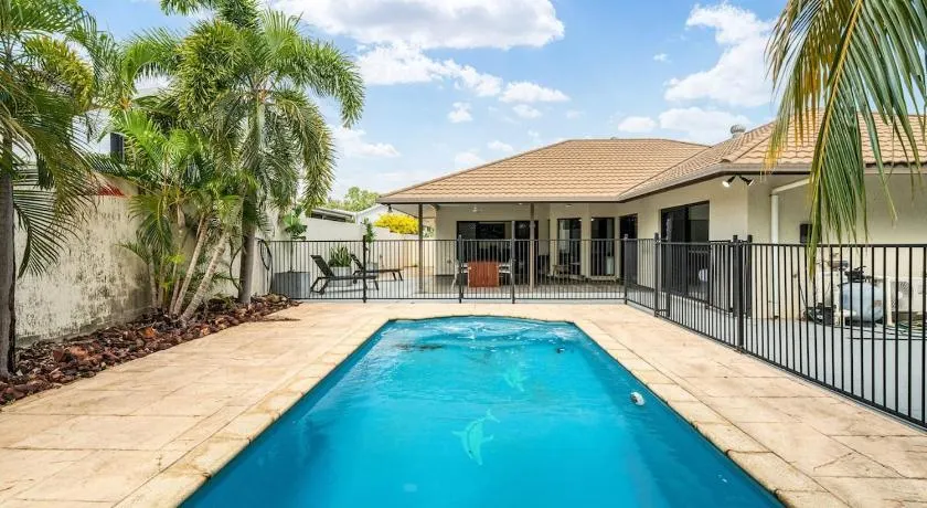 Zen Orient Luxurious 4BR Oasis with Private Pool - Image 1