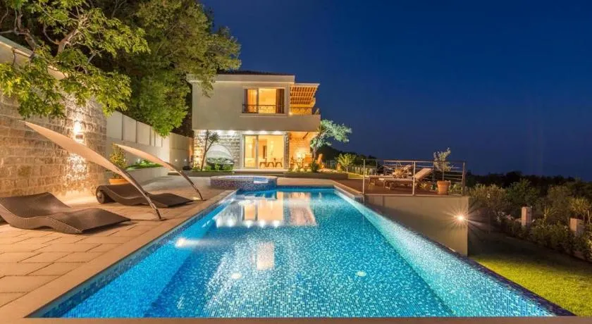 Luxury Villa Crystal Blue - Image 1