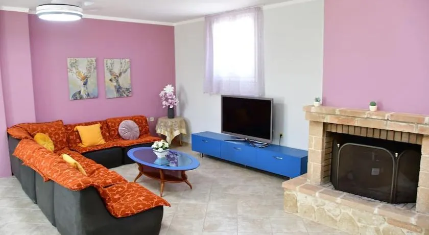 Kathrine's Cottage in Vagia - Image 1