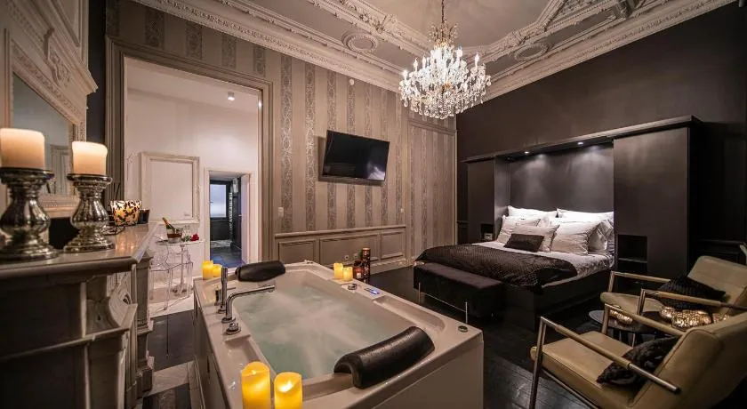 Maison Noppius - Love Hotel - Image 1