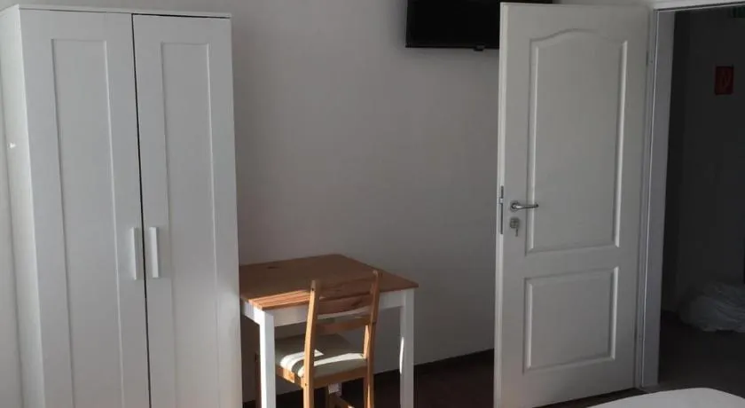 Hotel Kronenhof - Image 1