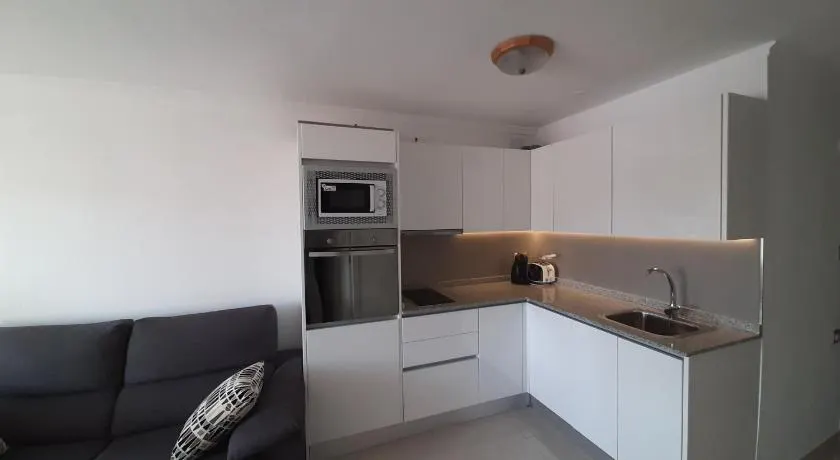Charmant appartement avec piscine, jardin et internet haut débit | Vue ville - Image 1