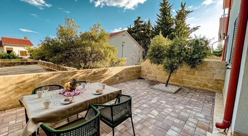 Pinia Apartments Bol - Image 1