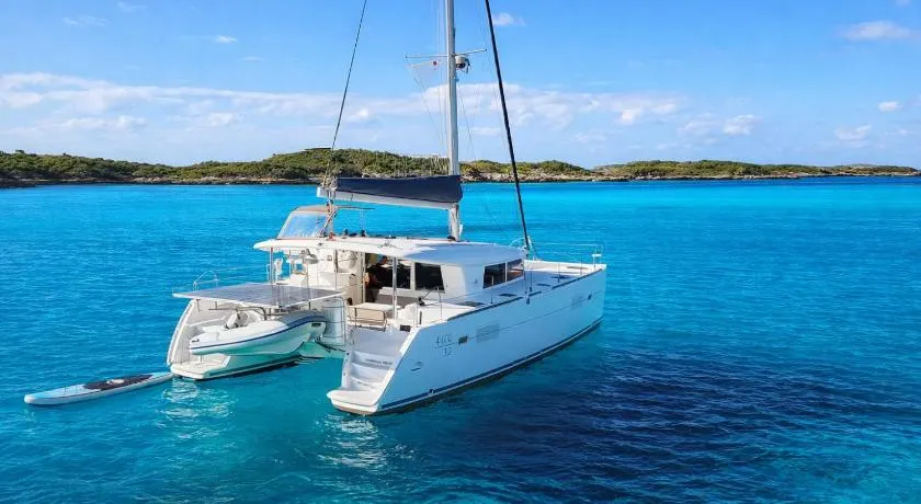 Catamaran en Ibiza - Image 1