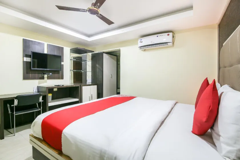 OYO 71672 Hotel Shashi Inn - Image 1