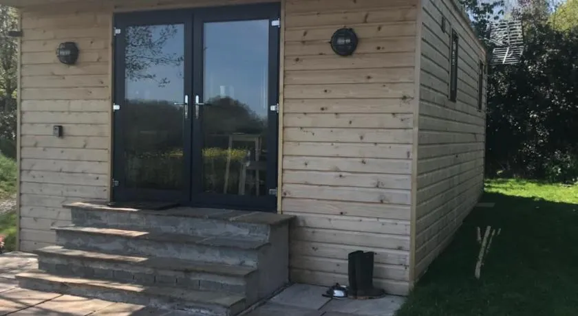 Secluded Log Cabin in beautiful private gardens - Image 1