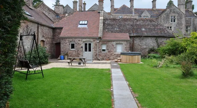 Cecile's Cottage at Cefn Tilla Court, Usk - Image 1