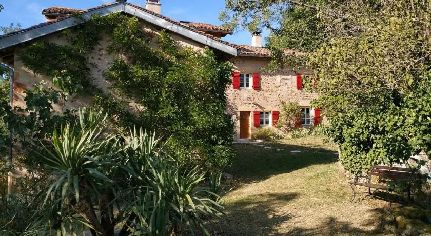 SYD BURGUNDY Country House - Image 1