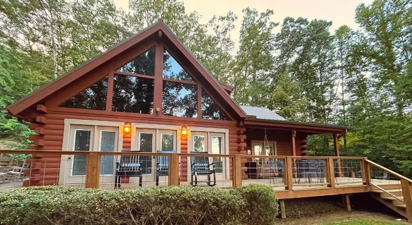 Sophie's Choice Secluded Luxury Log Cabin, Hot Tub, Pool Table, Fire Pit, Close to Town - Image 1