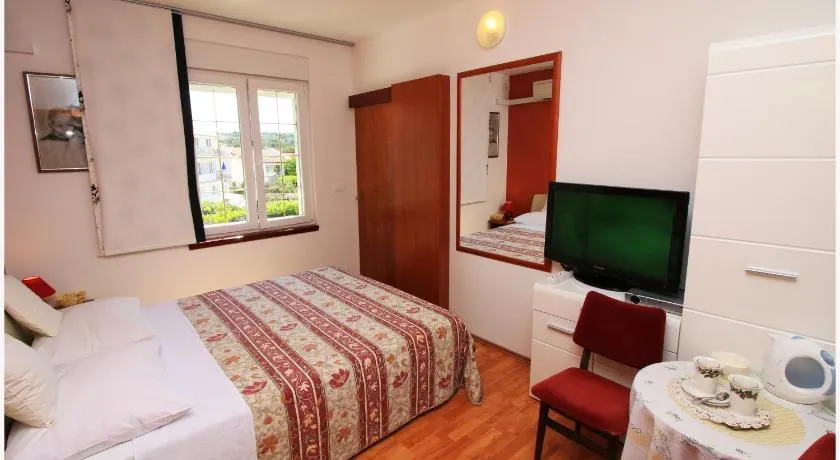 Room-Delux- with a modern bathroom- - Primosten -Lokvice 6 - Image 1