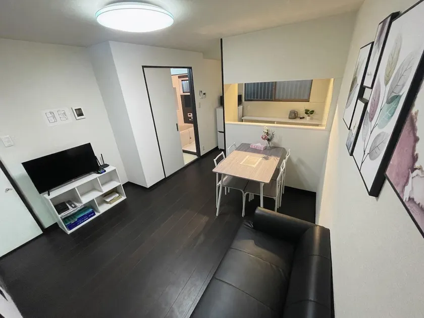 Shuxin Cloud House / Direct Access to Kansai Airport / One Stop to USJ - Image 1