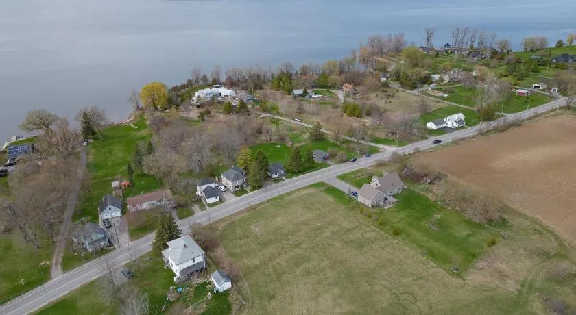 Prince Edward County-Enjoy Picton WIne Country - Image 1