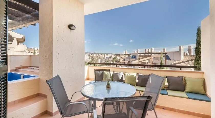 Appartement 'El Oasis Martinica 4 2 A' avec vue sur la montagne, Wi-Fi et climatisation - Image 1