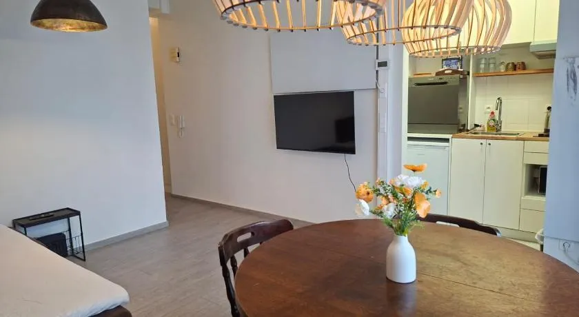 Roosevelt Apartment Antwerp - Image 1