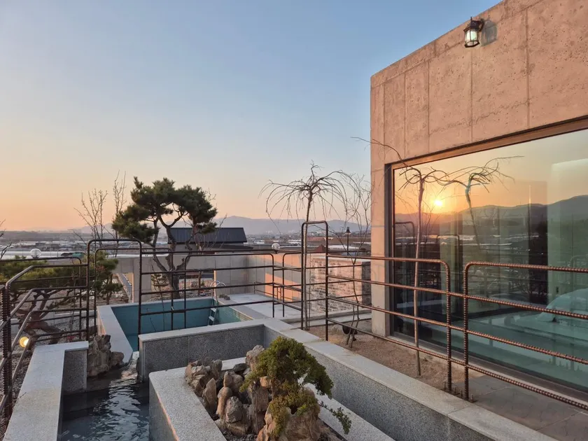 Gyeongsan Solstay Pool Villa - Image 1